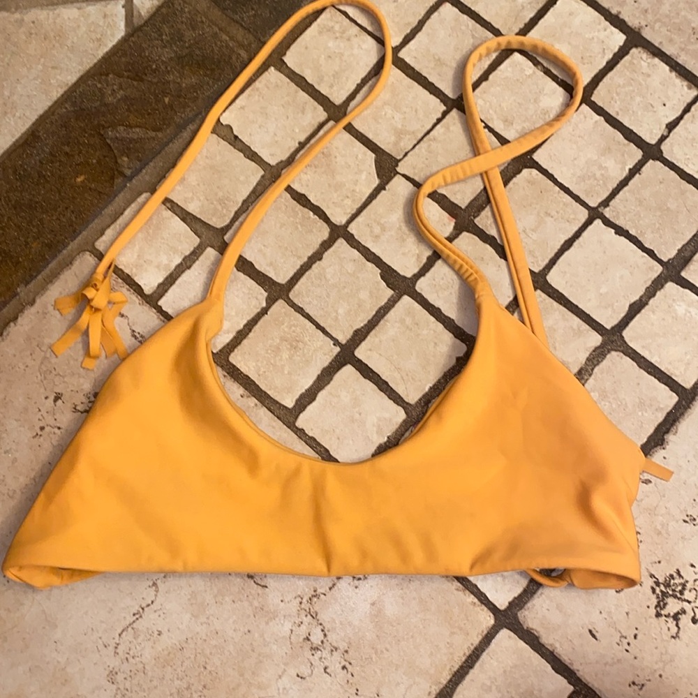 size small shein bikini top never worn in perfect condition